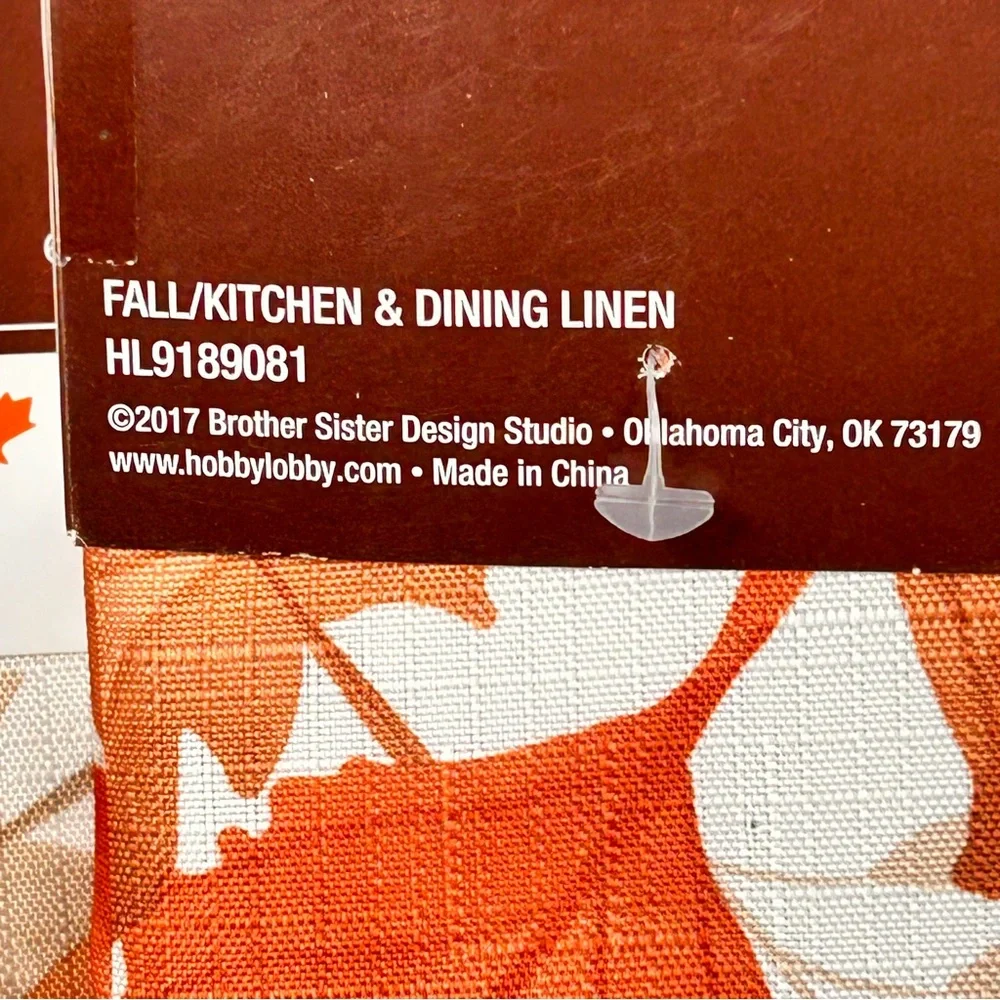 Fall Tablecloth with Leaf Design 2) 60”x104”‎